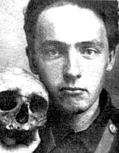 Une lugubre photo de Vélimir Khlebikov Un crâne, une tête, celle de Vélimir Khlebikov